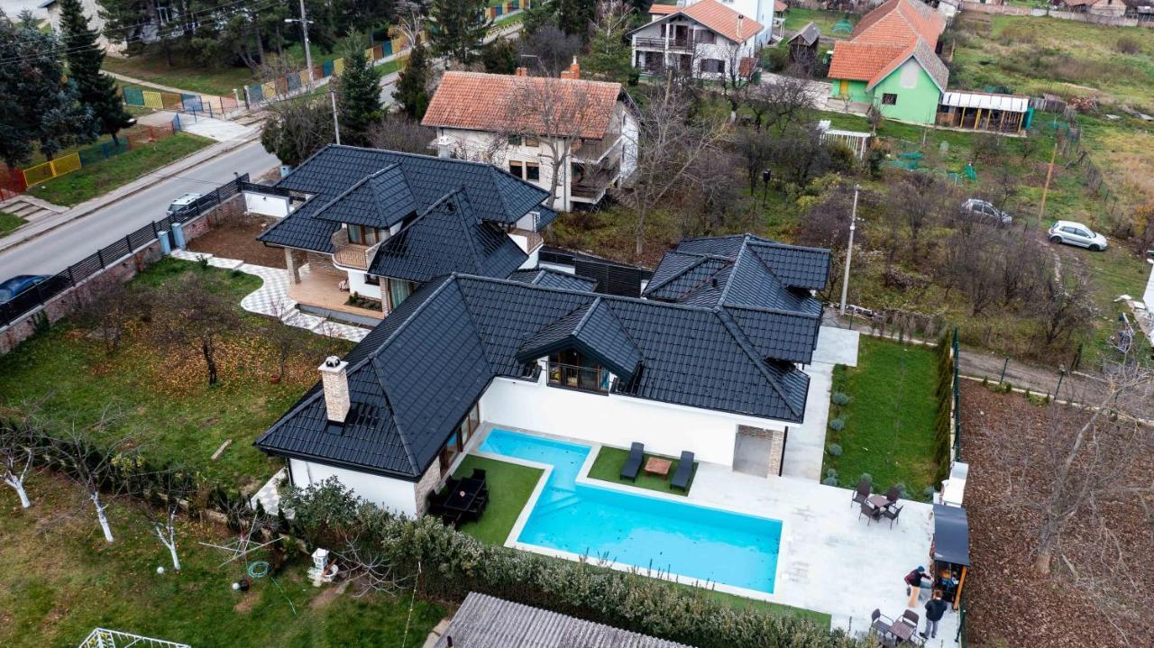 City Escape Luxury Villa Zuce Exterior foto